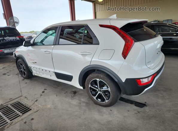 KNDCP3LEXT5318555 2026 KIA NIRO White 