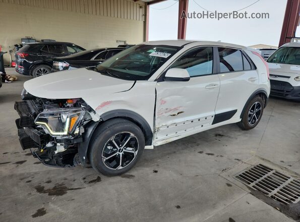 KNDCP3LEXT5318555 2026 KIA NIRO White 
