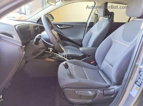 KNDCP3LEXT5321889 2026 KIA NIRO Silver Vista interior delantera