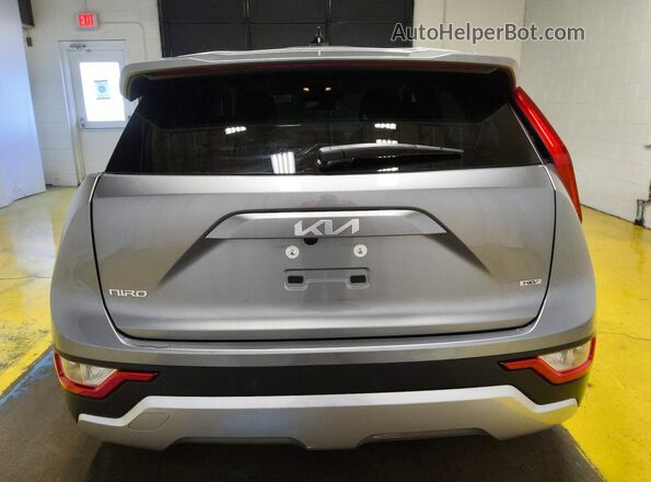 KNDCP3LEXT5321889 2026 KIA NIRO Silver Vista trasera