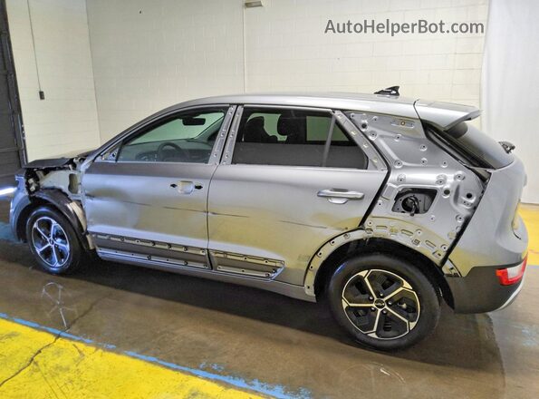 KNDCP3LEXT5321889 2026 KIA NIRO Silver Trasero izquierdo