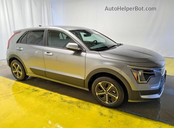 KNDCP3LEXT5321889 2026 KIA NIRO Silver Delantero derecho