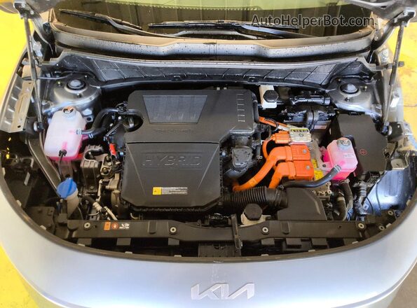 KNDCP3LEXT5321889 2026 KIA NIRO Silver Vista del compartimento del motor