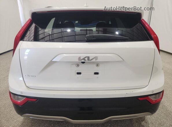 KNDCR3L13P5027084 2023 KIA NIRO White 