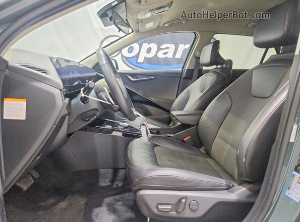 KNDCR3L13P5033614 2023 KIA NIRO Green Vista interior delantera