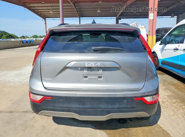 KNDCR3L13R5106239 2024 KIA NIRO Silver Вид ззаду