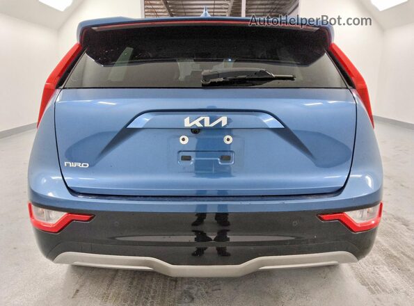 KNDCR3L17P5021370 2023 KIA NIRO Blue Вид ззаду