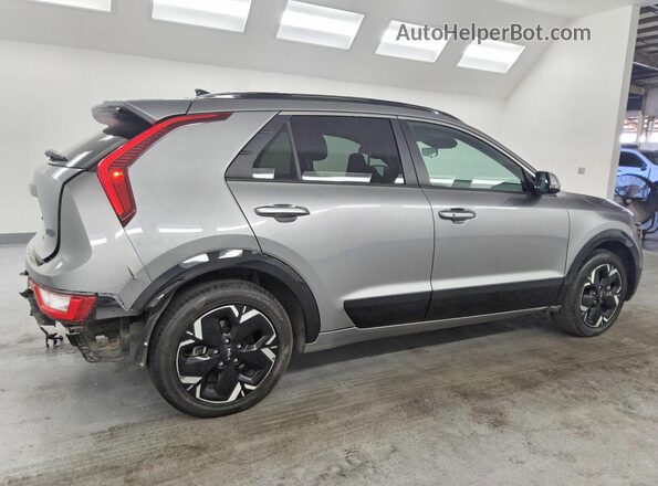 KNDCR3L17P5036600 2023 KIA NIRO Silver უკანა მარჯვენა