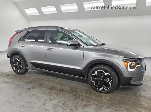 KNDCR3L17P5036600 2023 KIA NIRO Silver წინა მარჯვენა