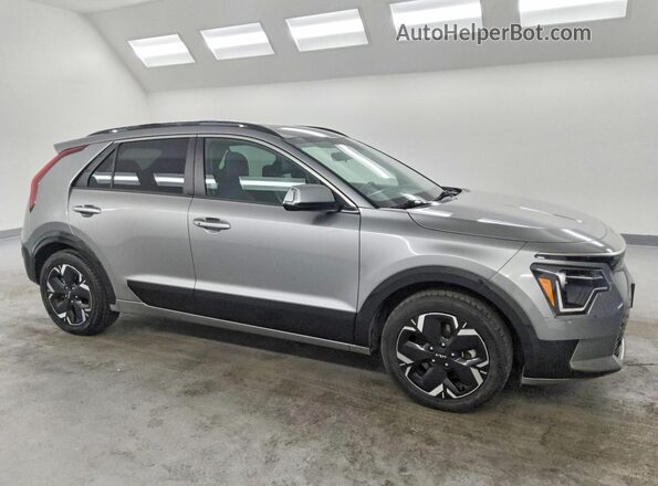KNDCR3L18P5028599 2023 KIA NIRO Silver Передня права чверть
