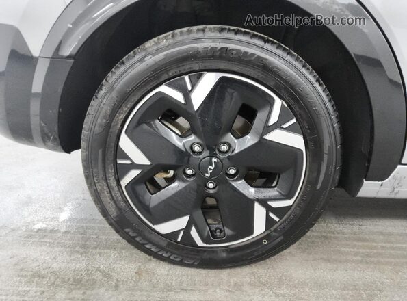 KNDCR3L18P5028599 2023 KIA NIRO Silver 