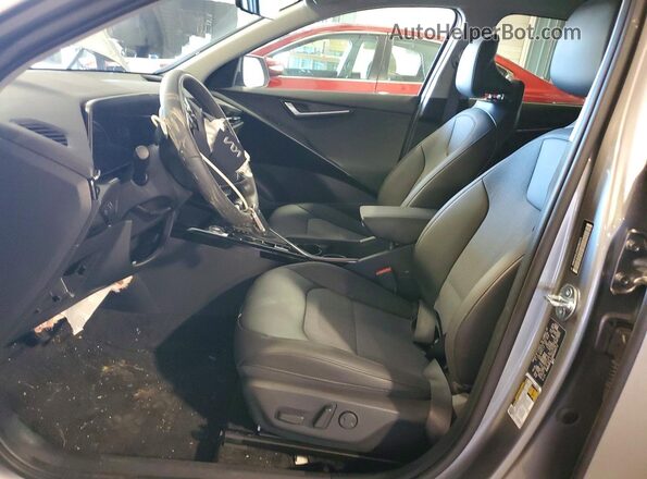KNDCR3LE0S5282173 2025 KIA NIRO Gray Front interior view