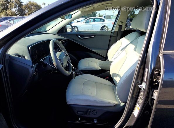 KNDCR3LE1R5174901 2024 KIA NIRO Black Widok wnętrza z przodu