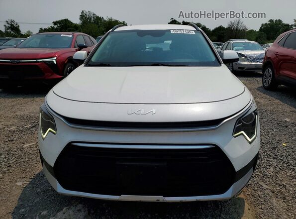 KNDCR3LE2P5051508 2023 KIA NIRO Белый Вид спереди