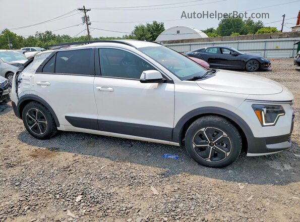 KNDCR3LE2P5051508 2023 KIA NIRO Белый Передняя правая четверть
