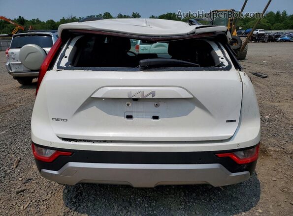 KNDCR3LE2P5051508 2023 KIA NIRO Белый Вид сзади
