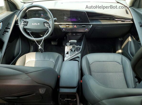 KNDCR3LE2P5051508 2023 KIA NIRO Белый Вид панели приборов
