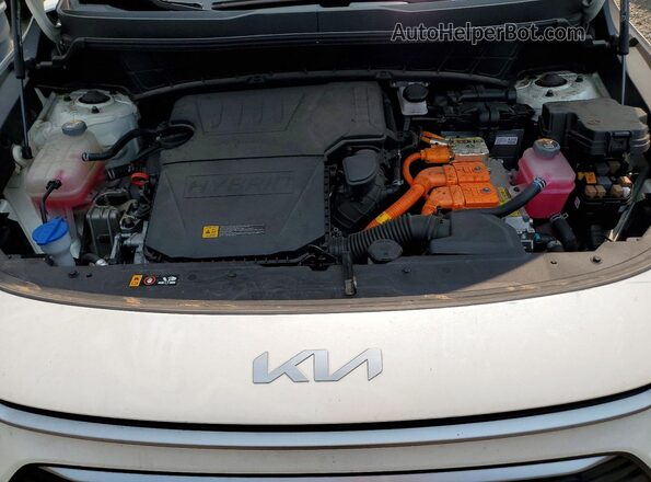 KNDCR3LE2P5051508 2023 KIA NIRO Белый Вид подкапотного пространства