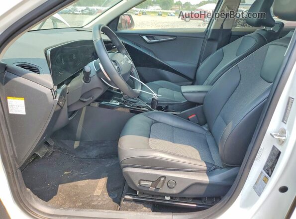 KNDCR3LE2P5051508 2023 KIA NIRO Белый Вид салона спереди