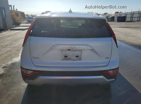 KNDCR3LE5P5047906 2023 KIA NIRO White 360 interior view