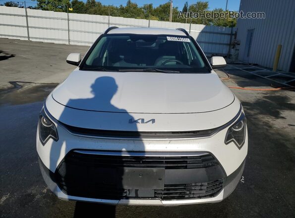 KNDCR3LE5P5047906 2023 KIA NIRO White 