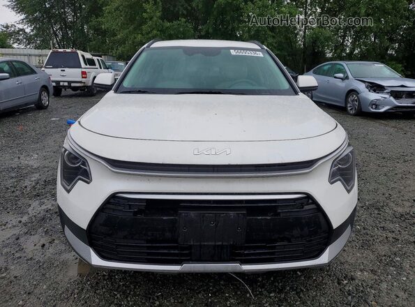 KNDCR3LE6P5070708 2023 KIA NIRO Белый Вид спереди