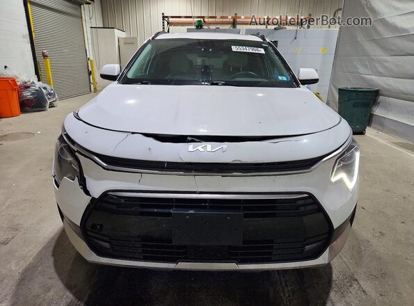 KNDCR3LEXR5148684 2024 KIA NIRO Белый Вид спереди