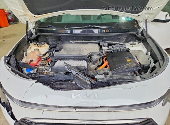KNDCR3LEXR5148684 2024 KIA NIRO Белый Вид задней части салона