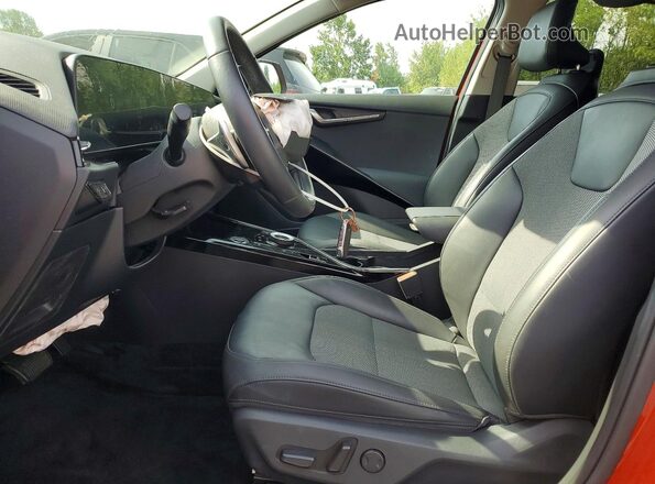 KNDCS3LF0P5063623 2023 KIA NIRO Orange Vista interior delantera