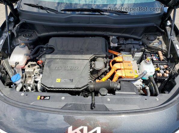 KNDCS3LF5P5070809 2023 KIA NIRO Black Vista del compartimento del motor