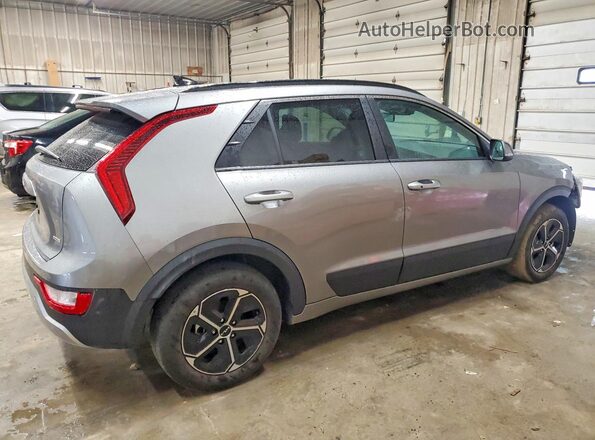 KNDCS3LF9S5293119 2025 KIA NIRO Silver Rear right