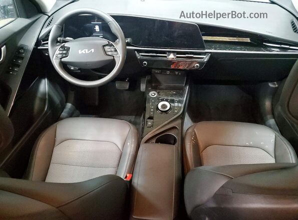 KNDCS3LF9S5293119 2025 KIA NIRO Silver Dashboard view