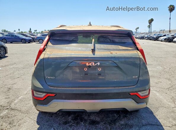 KNDCT3LE4P5038972 2023 KIA NIRO Green Вид ззаду