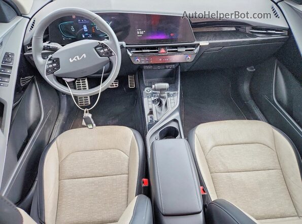 KNDCT3LE5P5074475 2023 KIA NIRO Black Dashboard view