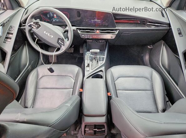 KNDCT3LE7P5045673 2023 KIA NIRO Teal Dashboard view