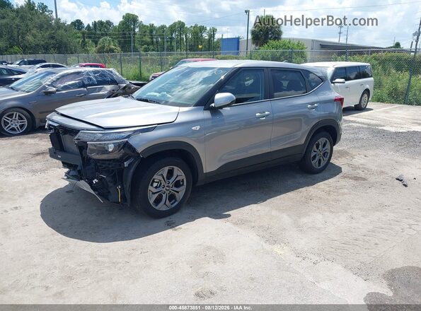 KNDEP2AA9T7878848 2026 KIA SELTOS Silver Przód lewy