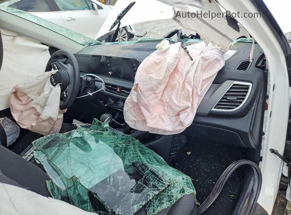 KNDEP2AAXT7841548 2026 KIA SELTOS White Vista del salpicadero