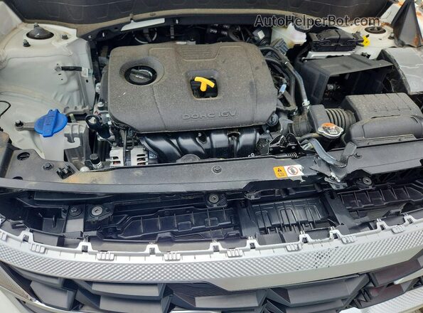 KNDEP2AAXT7841548 2026 KIA SELTOS White Vista del compartimento del motor