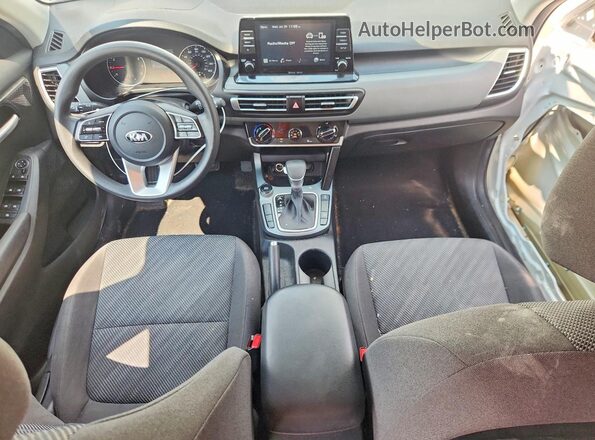 KNDEPCAA2M7136251 2021 KIA SELTOS White Widok deski rozdzielczej