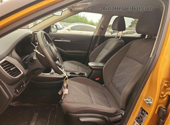 KNDEPCAA4M7204176 2021 KIA SELTOS Желтый Вид салона спереди