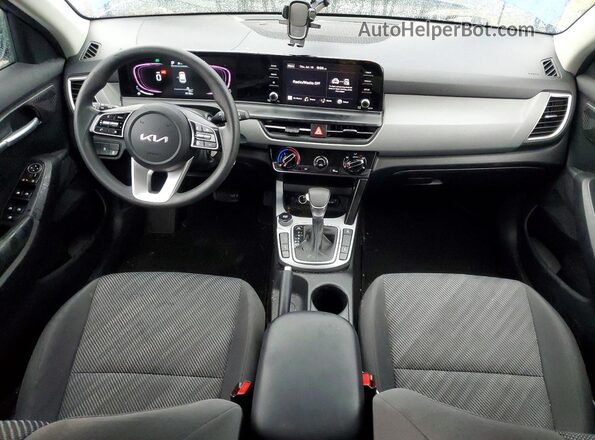 KNDEPCAA4R7546668 2024 KIA SELTOS Синий Вид панели приборов
