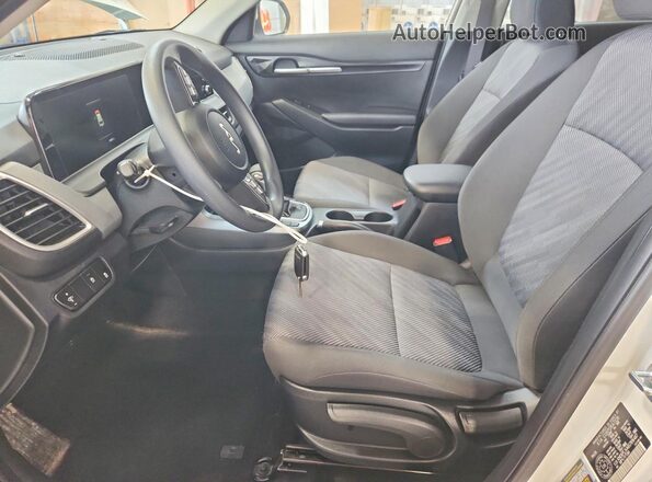 KNDEPCAA6S7816487 2025 KIA SELTOS White Вид салону спереду
