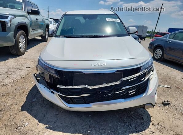 KNDEPCAA9R7537397 2024 KIA SELTOS White Vista frontal