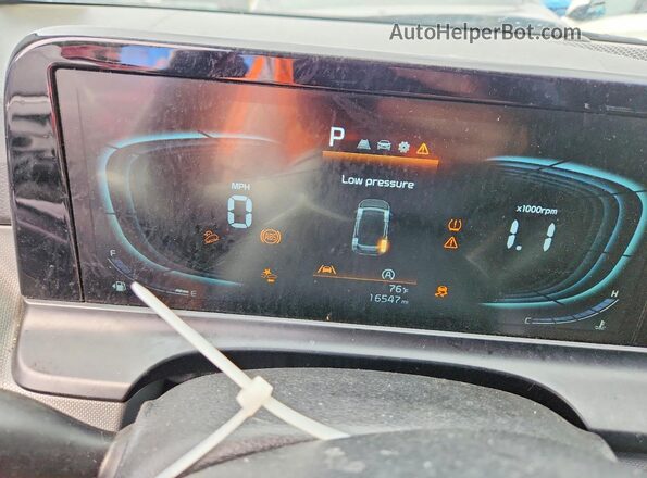 KNDEPCAA9S7728985 2025 KIA SELTOS White ხელსაწყოთა პანელის ხედი