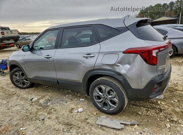 KNDEPCAAXS7808831 2025 KIA SELTOS Silver Trasero izquierdo