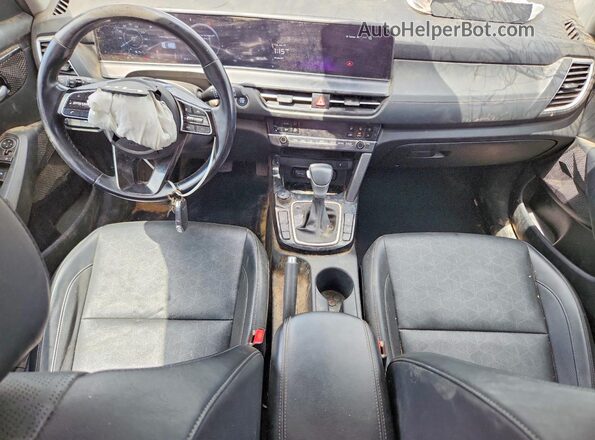 KNDER2AA0R7485212 2024 KIA SELTOS Gray Widok deski rozdzielczej