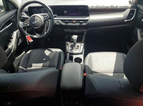 KNDER2AA3R7600501 2024 KIA SELTOS White Widok deski rozdzielczej