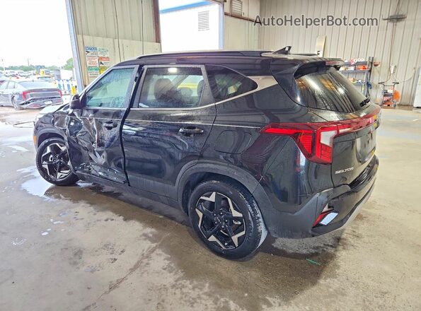 KNDER2AA6R7665231 2024 KIA SELTOS Black Задня ліва чверть