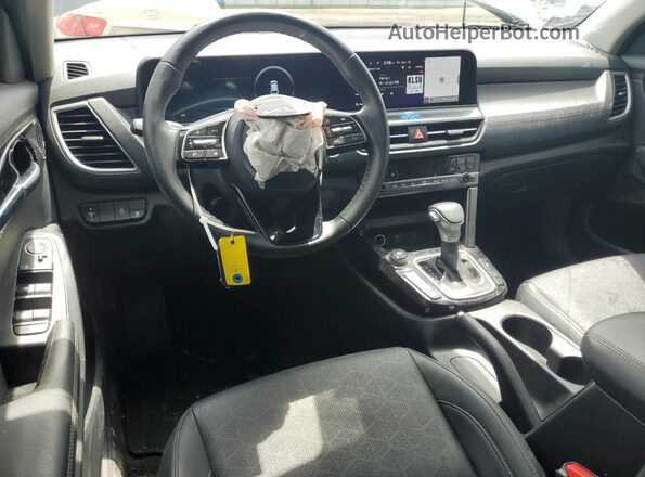 KNDER2AA9R7600423 2024 KIA SELTOS Blue Vista del salpicadero