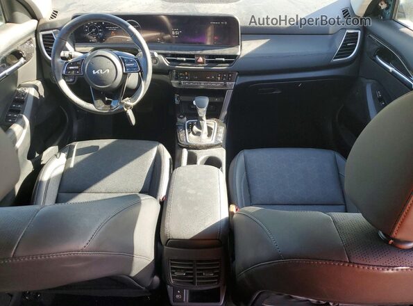 KNDER2AA9S7689772 2025 KIA SELTOS Blue Вид панелі приладів